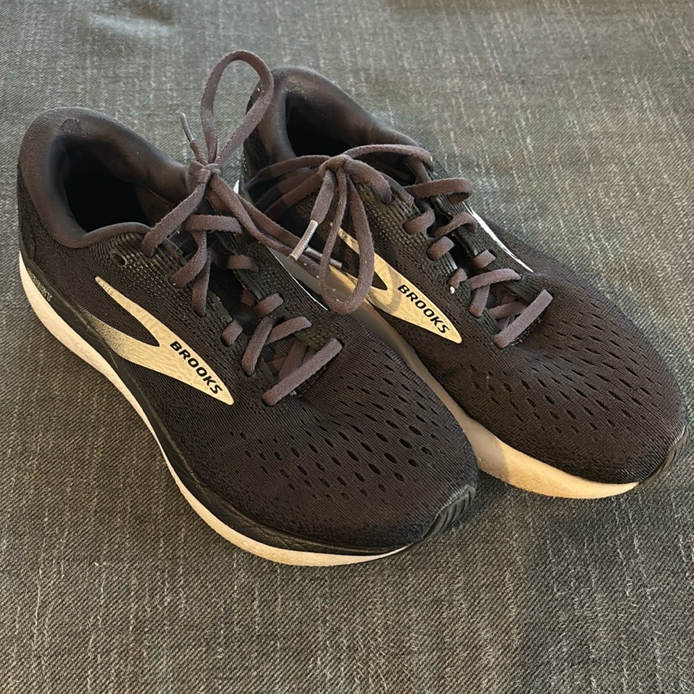 Brooks Ghost Running Sneakers in Wide